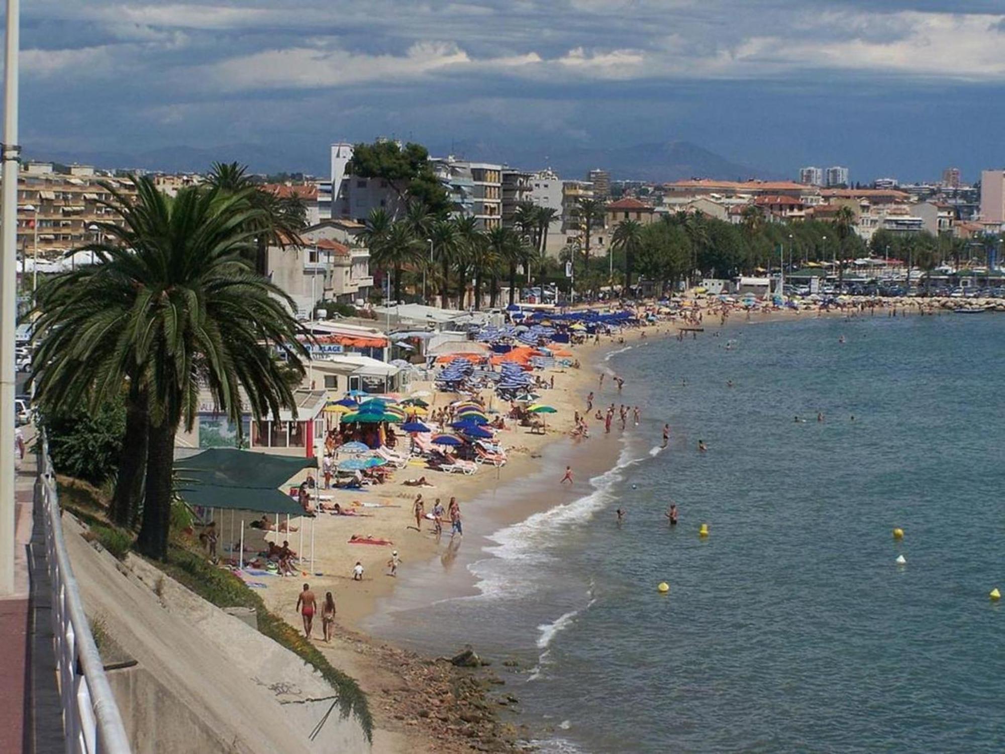 Appartement Accueillant A Golfe Juan 30 M² Piscine Esterno foto