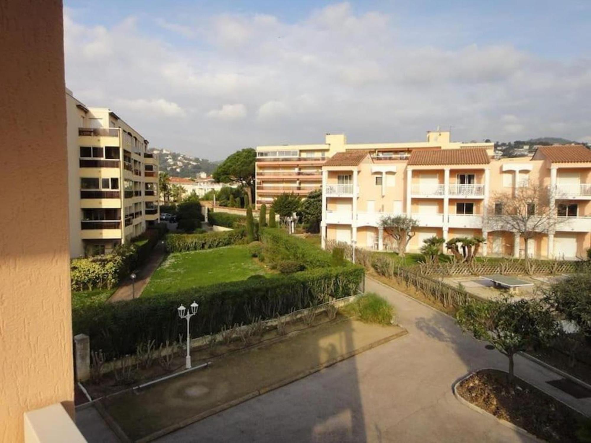 Appartement Accueillant A Golfe Juan 30 M² Piscine Esterno foto